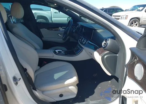 2019 Mercedes-Benz E 300 z USA, uszkodzony, nr VIN WDDZF4JB7KA508868